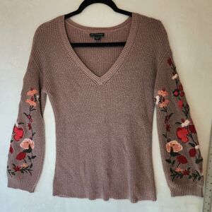 American Eagle Women's XS Sweater Pink Gray Ribbed V Neck Floral Embroidered